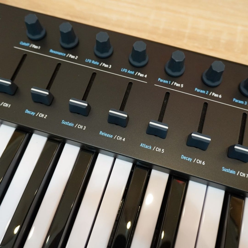 Arturia KeyLab Essential 61 BLACK ORIGINAL Keyboard Controller